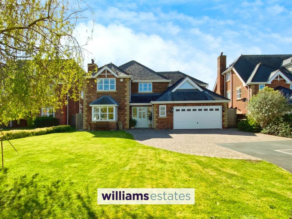 5 bedroom detached house for sale in Castlefields, Rhuddlan, LL18