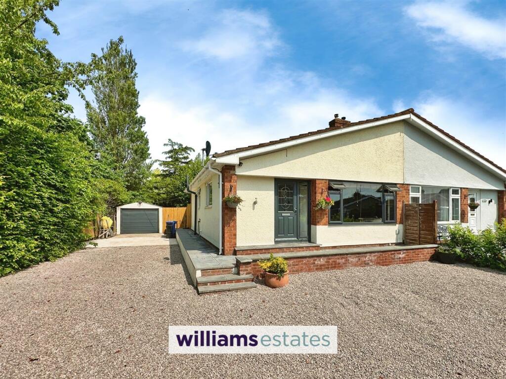 2 bedroom bungalow for sale in Links Avenue, Rhuddlan, LL18