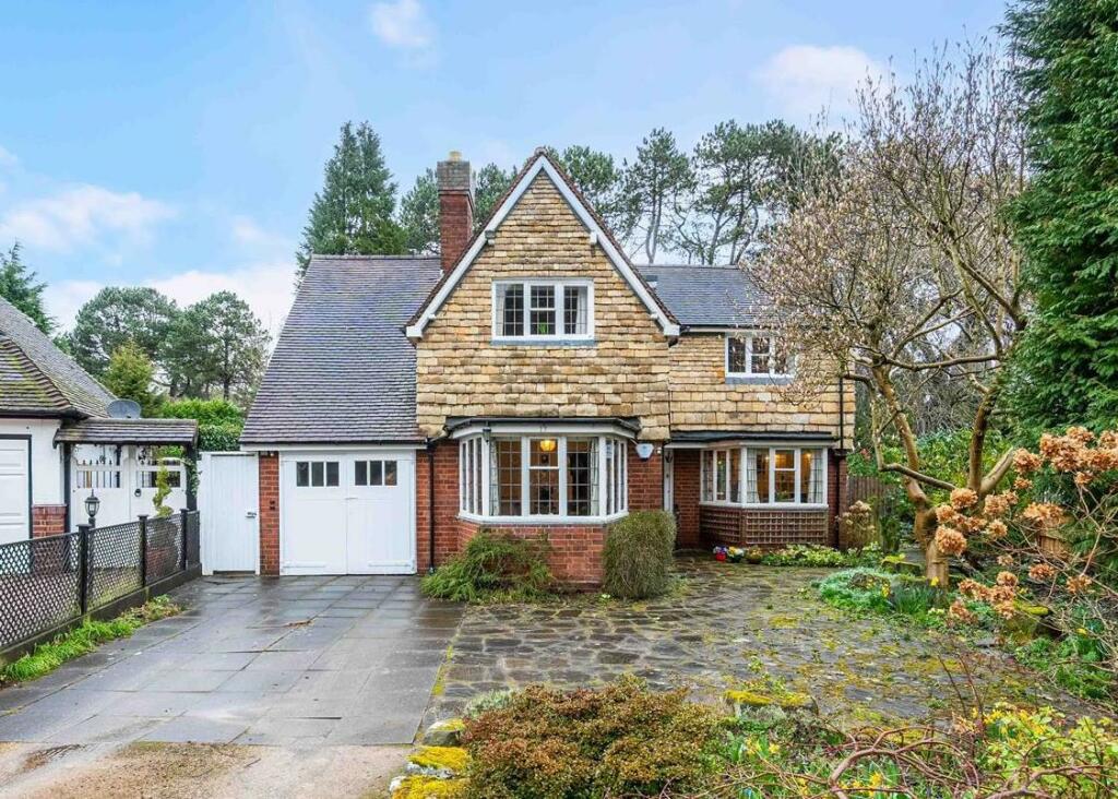 4 bedroom detached house for sale in Oaklands Road, Four Oaks, Sutton