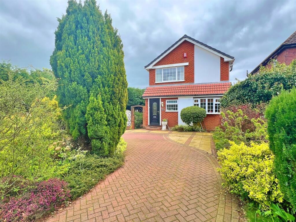 3 bedroom detached house for sale in Birmingham Road, Shenstone Wood