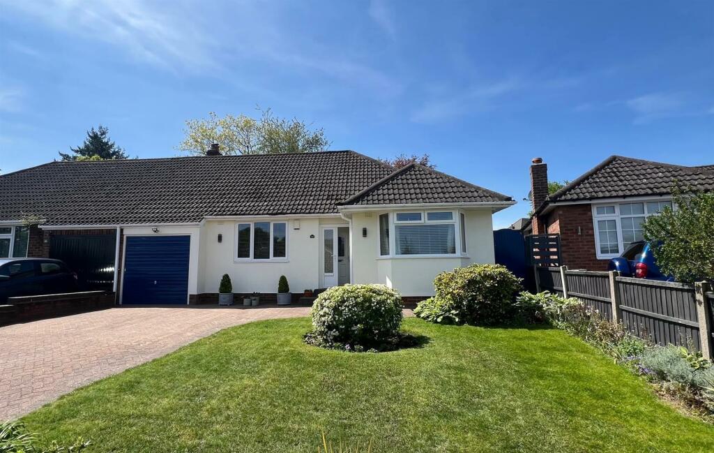 3 bedroom semidetached bungalow for sale in Bickley Avenue, Four Oaks