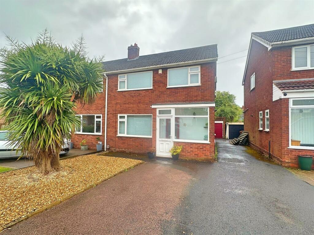 3 bedroom semidetached house for sale in Hundred Acre Road, Streetly
