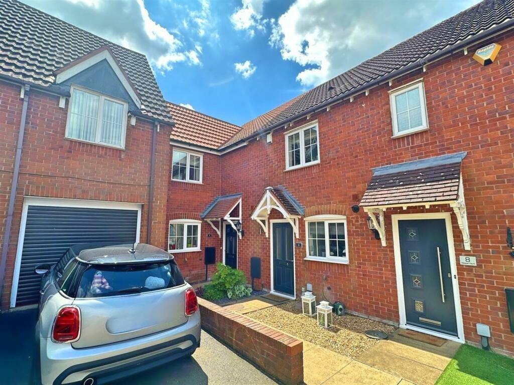 2 bedroom terraced house for sale in Weaver Court, Four Oaks, Sutton