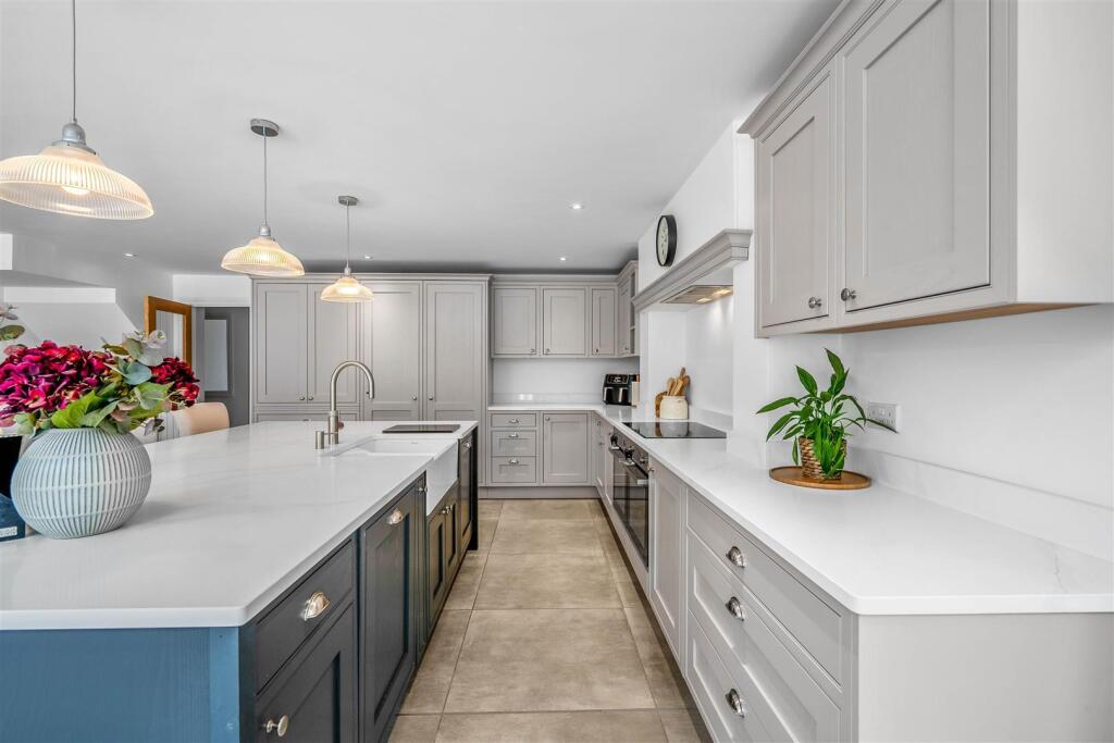 Additional property image - Streetly Crescent, Four Oaks, Sutton Coldfield