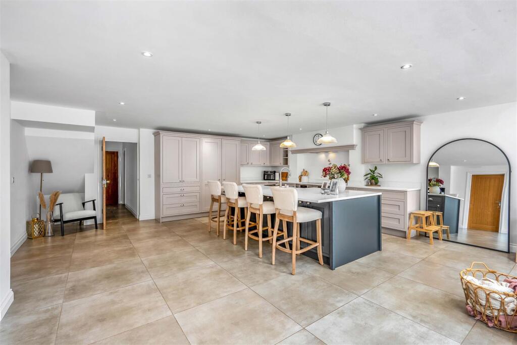 Additional property image - Streetly Crescent, Four Oaks, Sutton Coldfield