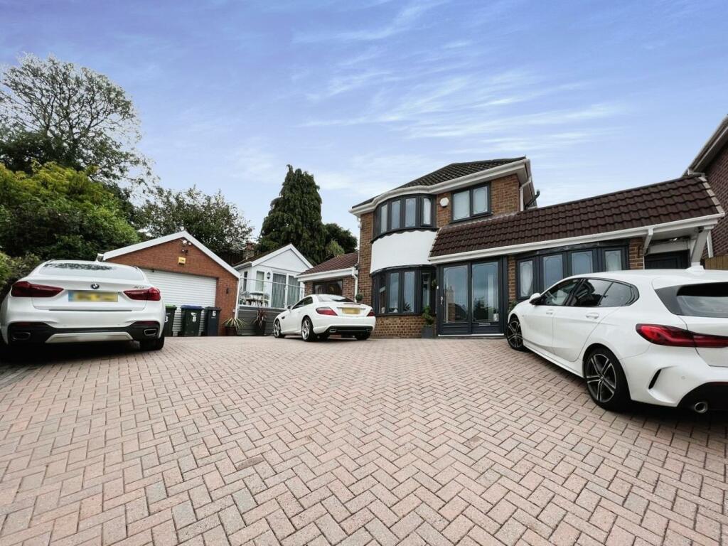 3 bedroom detached house for sale in Wyemanton Close, Great Barr, Birmingham, B43