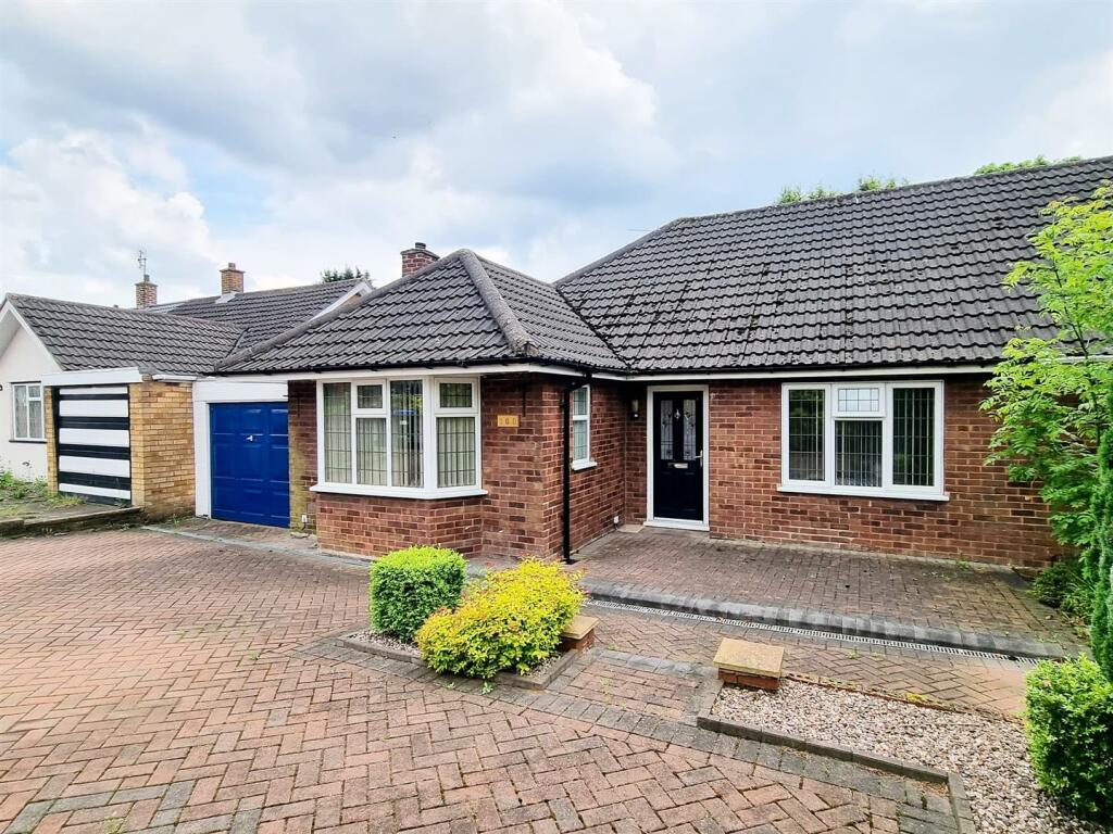 2 bedroom semidetached bungalow for sale in Whitecrest, Great Barr