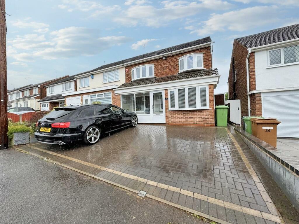 3 bedroom semidetached house for sale in Stonehurst Road, Great Barr, Birmingham, B43