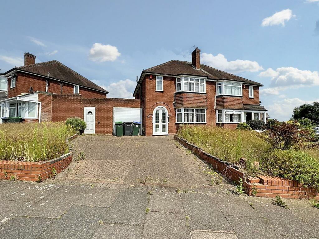 3 bedroom semidetached house for sale in Green Lane, Great Barr, Birmingham, B43