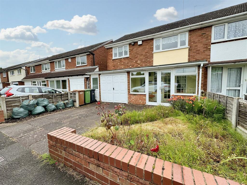 3 bedroom semidetached house for sale in Queslett Road, Great Barr
