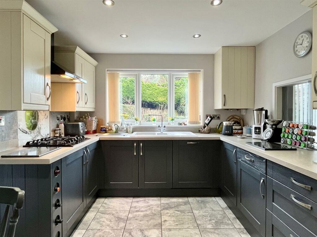 3 bedroom detached house for sale in Salisbury Grove, Sutton Coldfield, B72