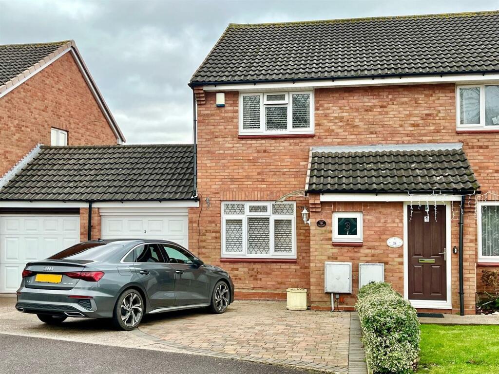 2 bedroom semidetached house for sale in Bluebellwood Close, Sutton