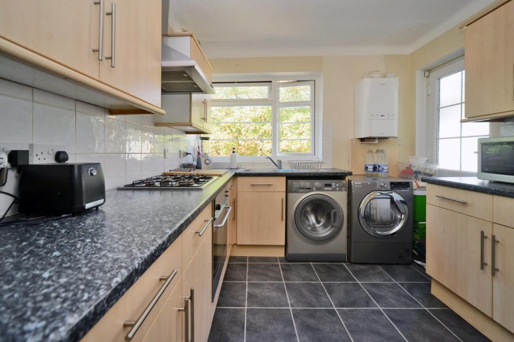2 bedroom apartment for sale in Benhill Wood Road, Sutton, SM1