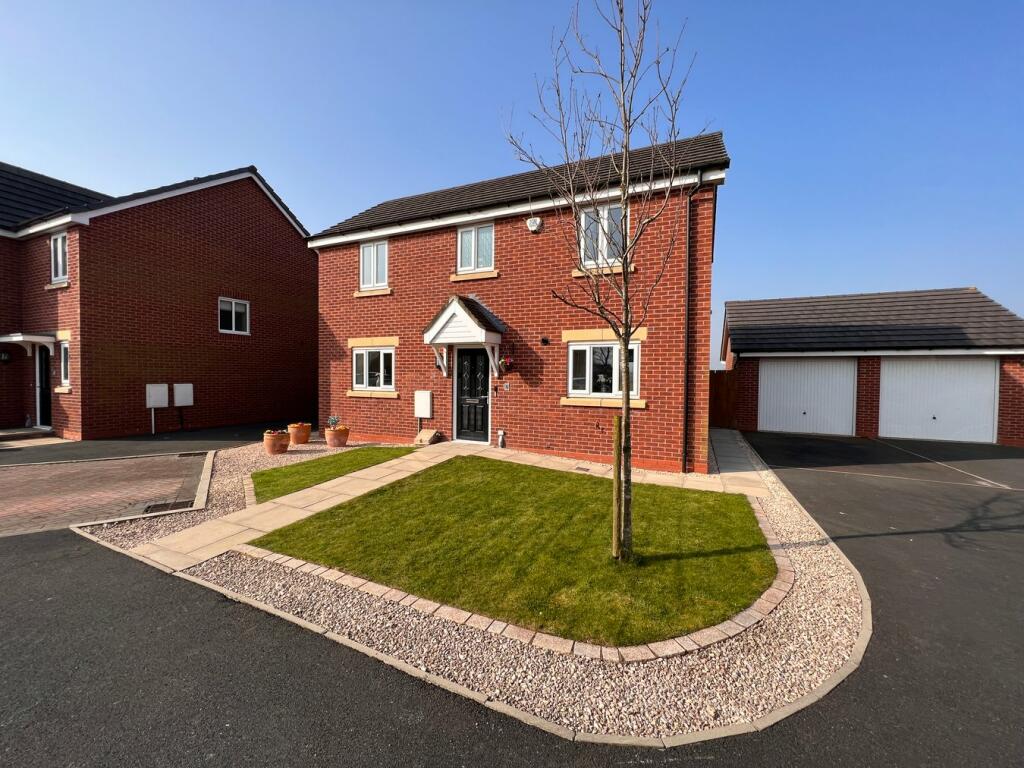 3 bedroom detached house for sale in Place, New Longton