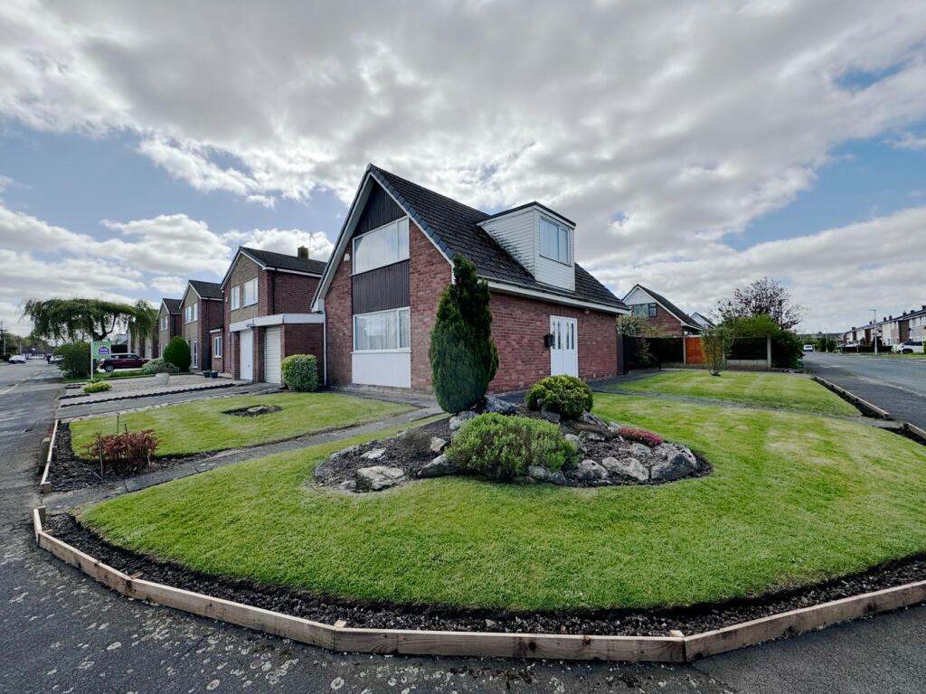 3 bedroom link detached house for sale in Shirley Lane, Longton