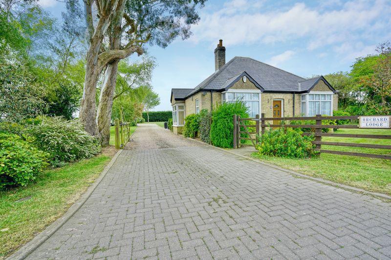 4 bedroom detached bungalow for sale in Colne Road, Earith