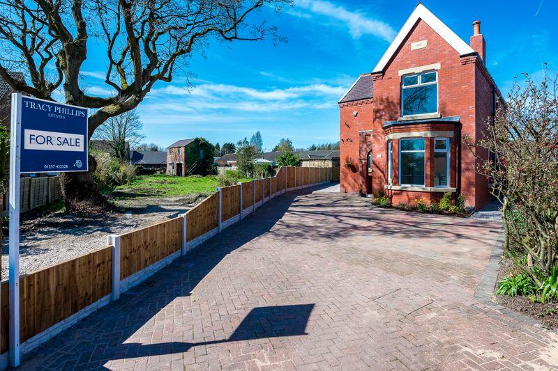 4 bedroom detached house for sale in Gathurst Lane, Shevington, Wigan, WN6
