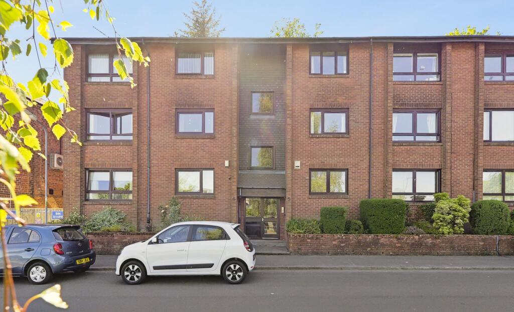 Main image of property: Flat 2, 5 Levengrove Court, Dumbarton, G82 4DA