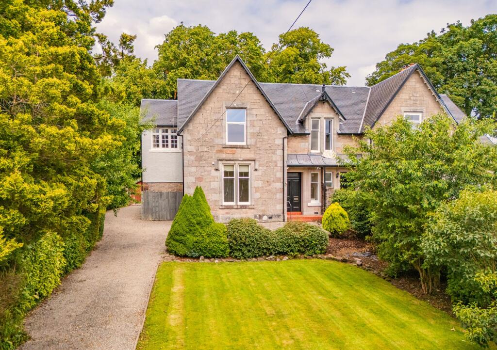 Main image of property: 106 West King Street, Helensburgh, G84 8EQ