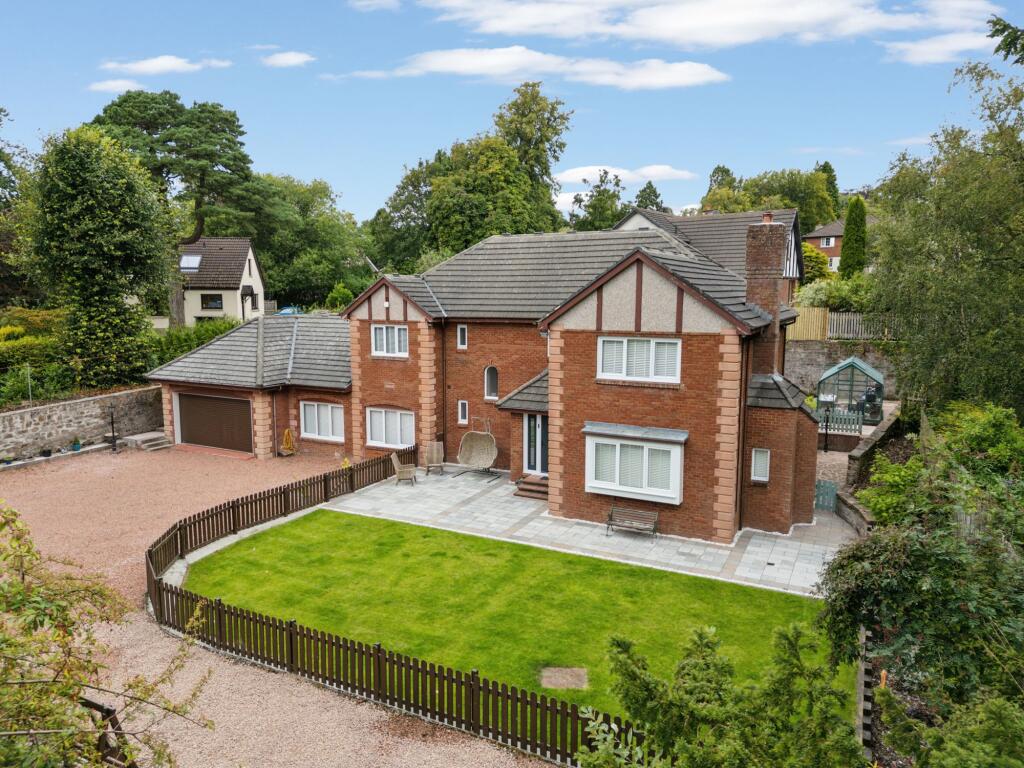 Main image of property: 21 Victoria Road, Helensburgh, G84 7RT