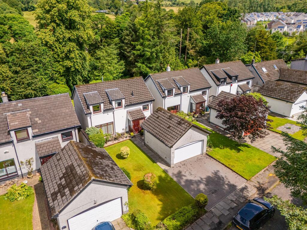 Main image of property: 27 Dalmore Crescent, Helensburgh, G84 8JP