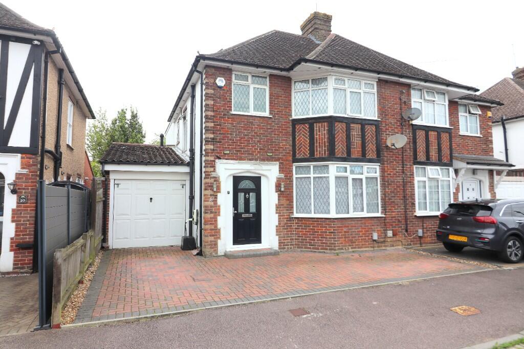 4 bedroom semidetached house for sale in Rosslyn Crescent, Luton