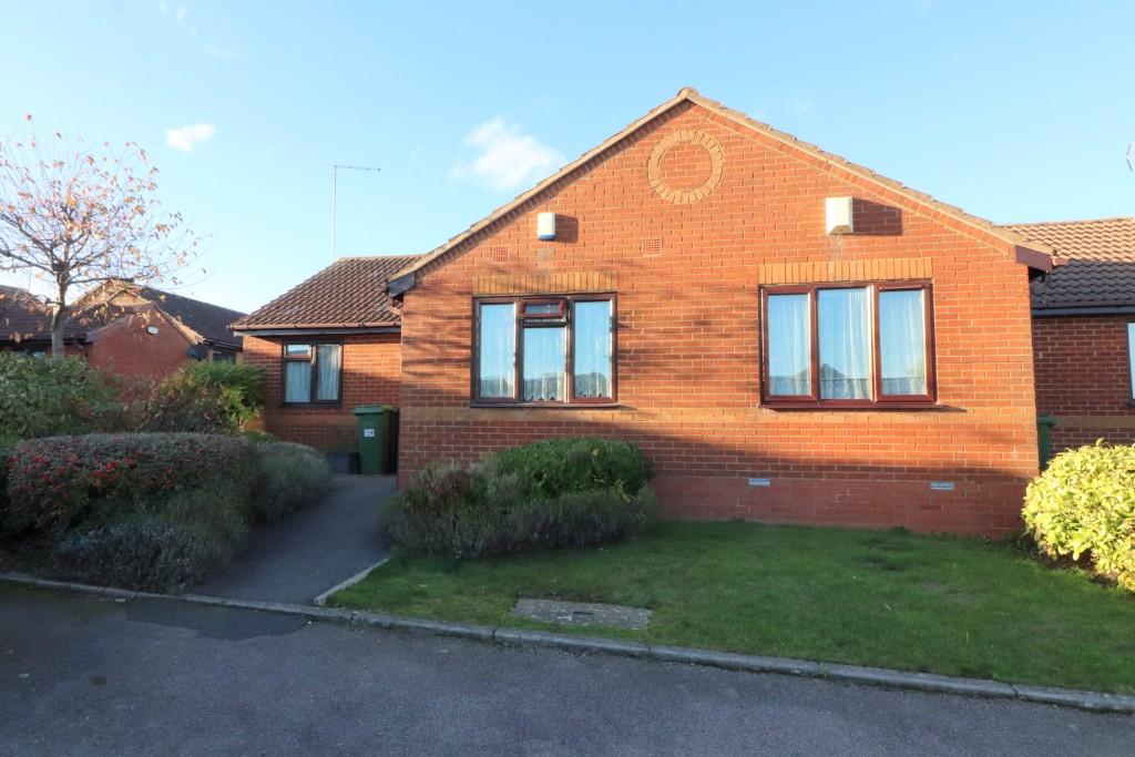 2 bedroom semidetached bungalow for sale in Edgcott Close, Barton