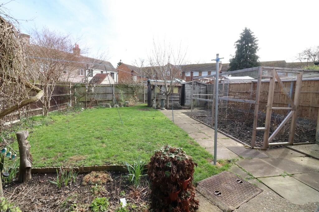 3 bedroom semidetached house for sale in Luton Road, Barton Le Clay