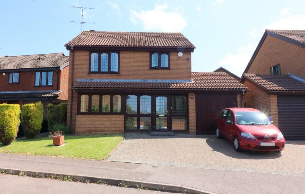 3 bedroom detached house for sale in Fernheath, Barton Hills, Luton