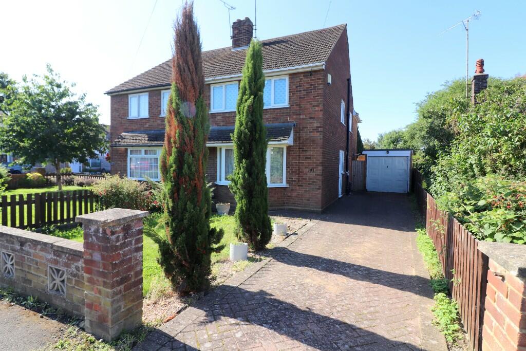 4 bedroom semidetached house for sale in Toddington Road, Luton