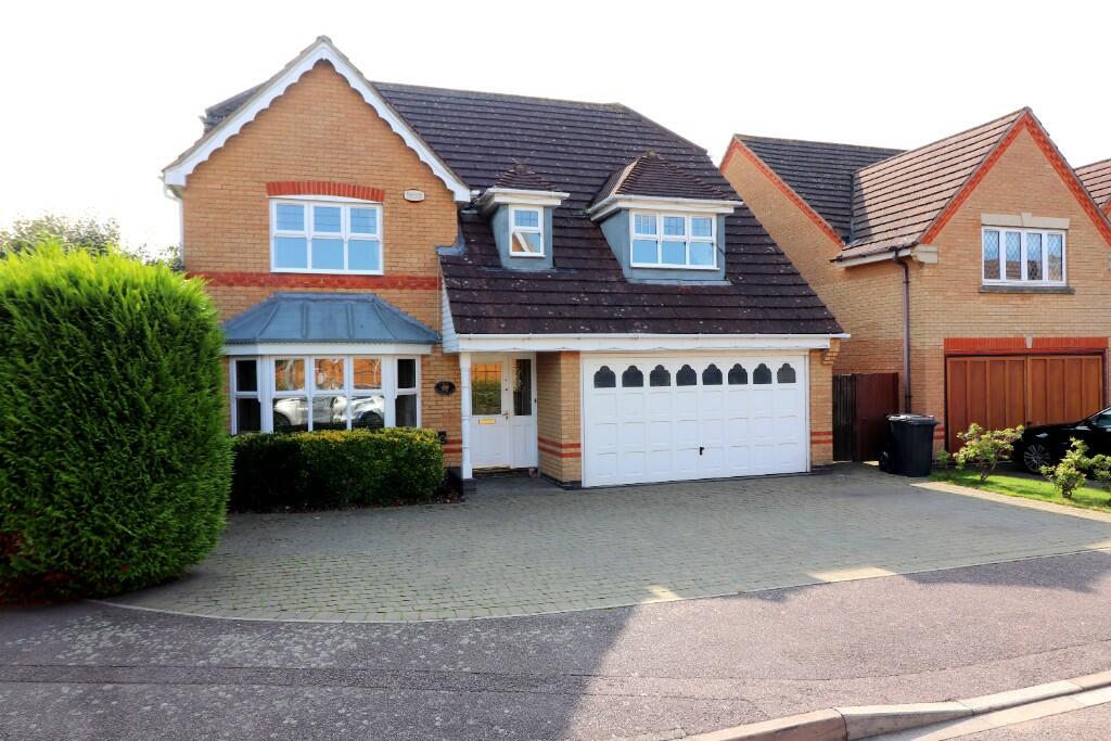 4 bedroom detached house for sale in Longcroft Drive, Barton Le Clay