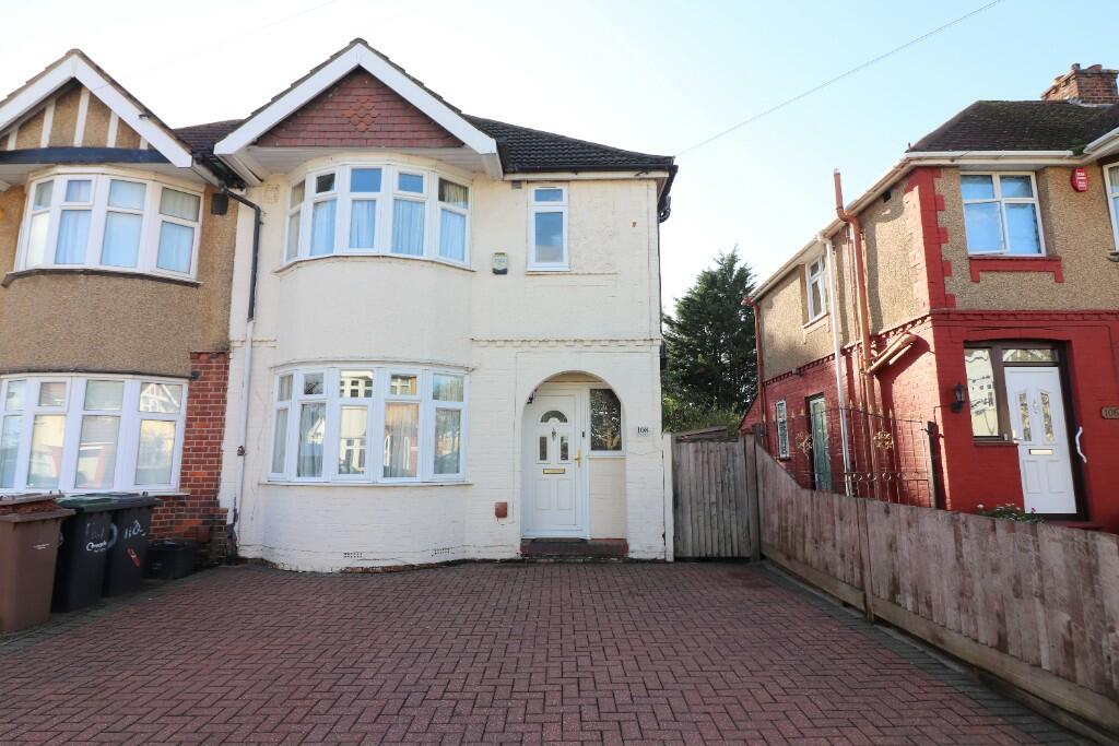 3 bedroom semidetached house for sale in Stanford Road, Luton