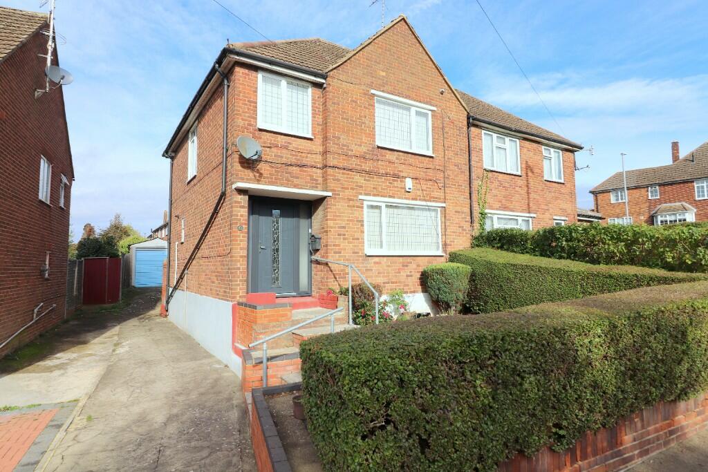 3 bedroom semidetached house for sale in Hill Rise, Sundon Park, Luton