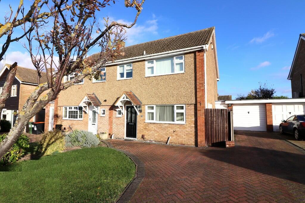 3 bedroom semidetached house for sale in Ramsey Road, Barton Le Clay