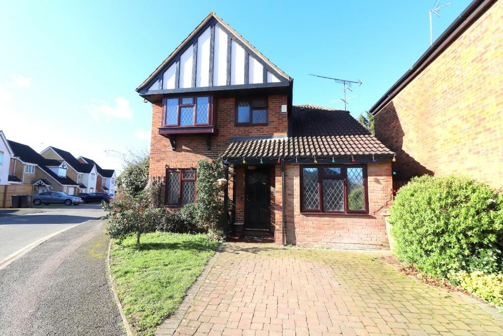 4 bedroom detached house for sale in Linacres, Luton, Bedfordshire, LU4 9XP, LU4