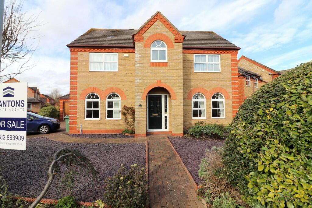 4 bedroom detached house for sale in Grange Road, Barton Le Clay