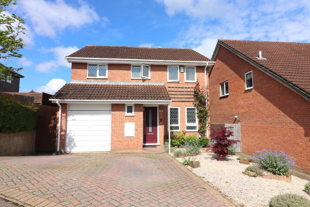 5 bedroom detached house for sale in Evergreen Way, Barton Hills, Luton