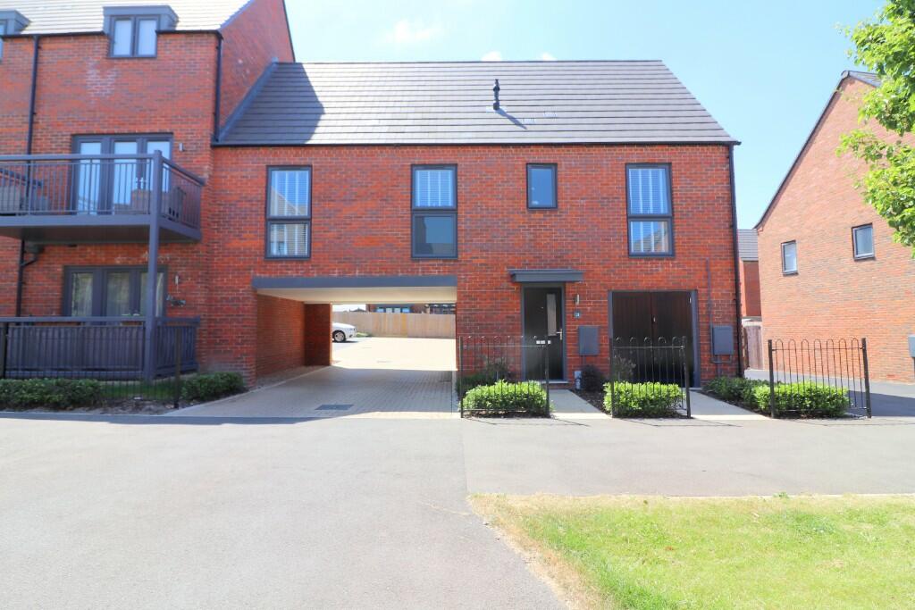 2 bedroom coach house for sale in Silver Birch Avenue, Houghton Regis