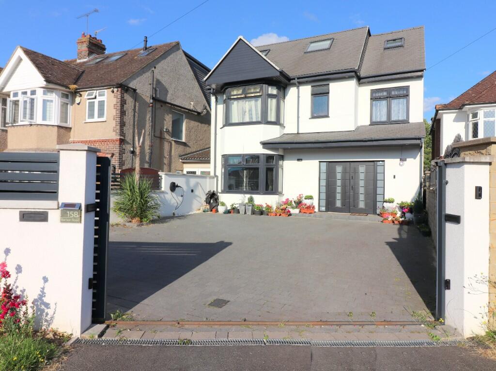 5 bedroom detached house for sale in Barton Road, Luton, Bedfordshire ...