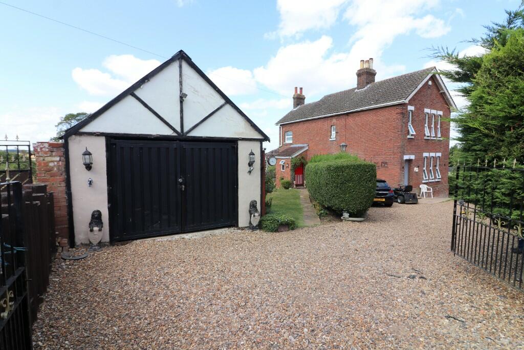 Main image of property: Dunston House, Harlington Road, Toddington, LU5 6HA