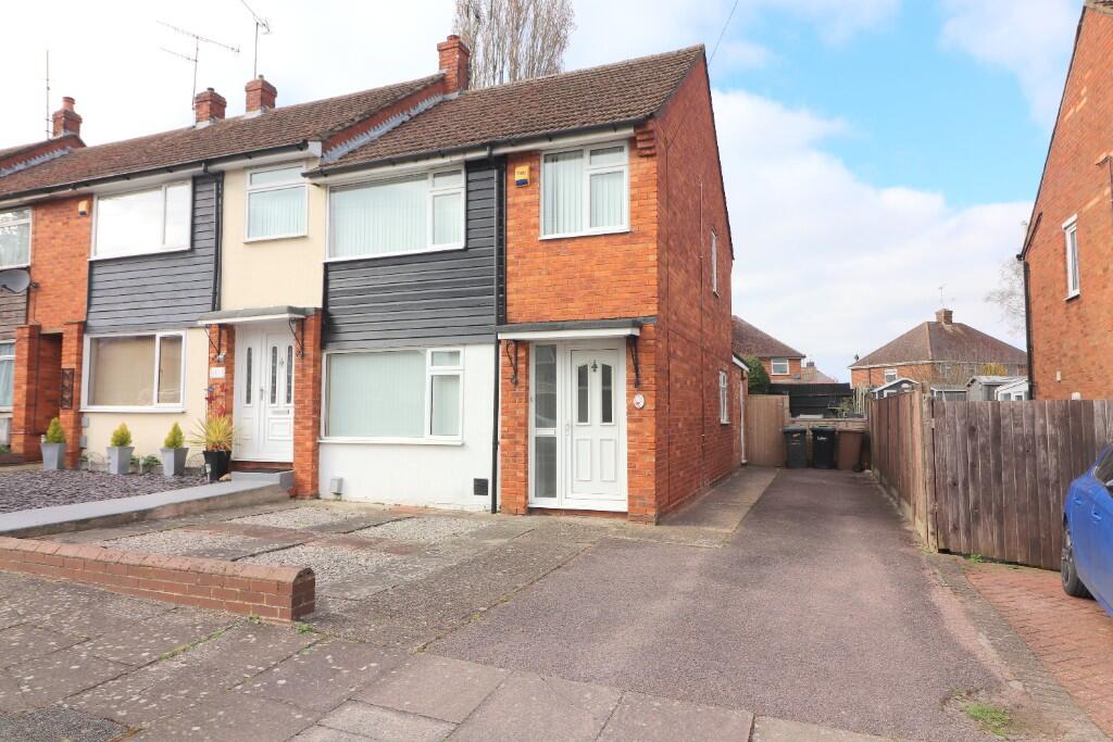 Main image of property: Midhurst Gardens, Luton, Bedfordshire, LU3 1UG