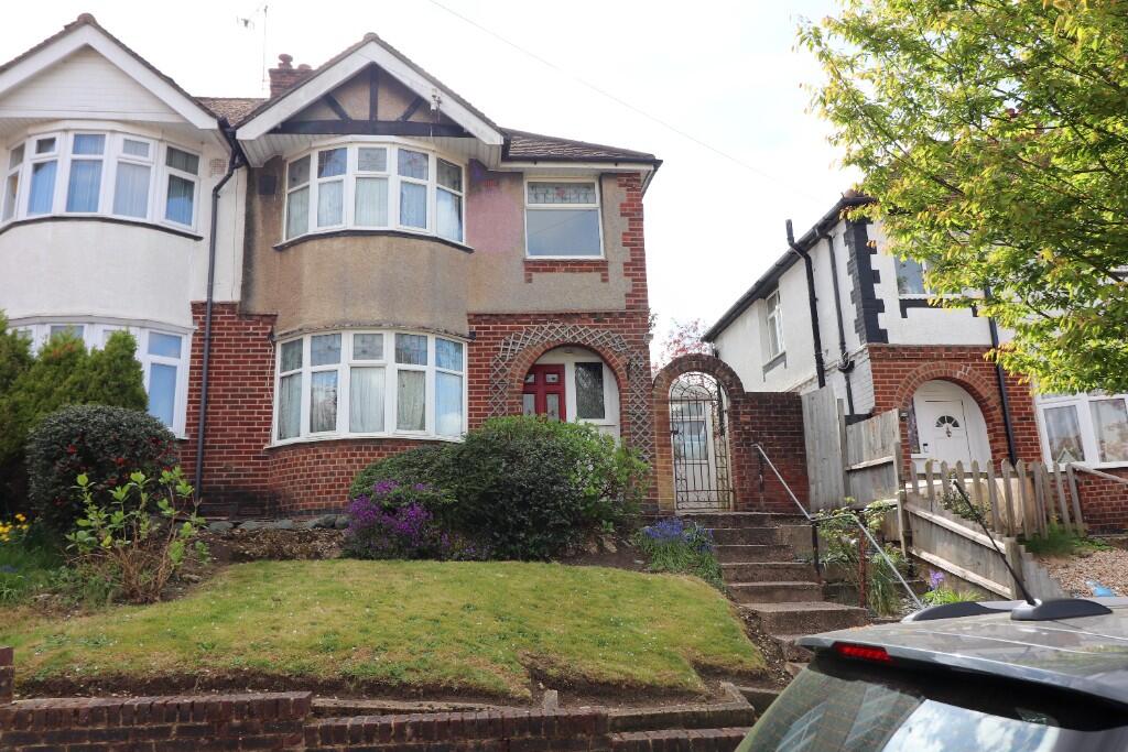Main image of property: Walcot Avenue, Luton, Bedfordshire, LU2 0PR