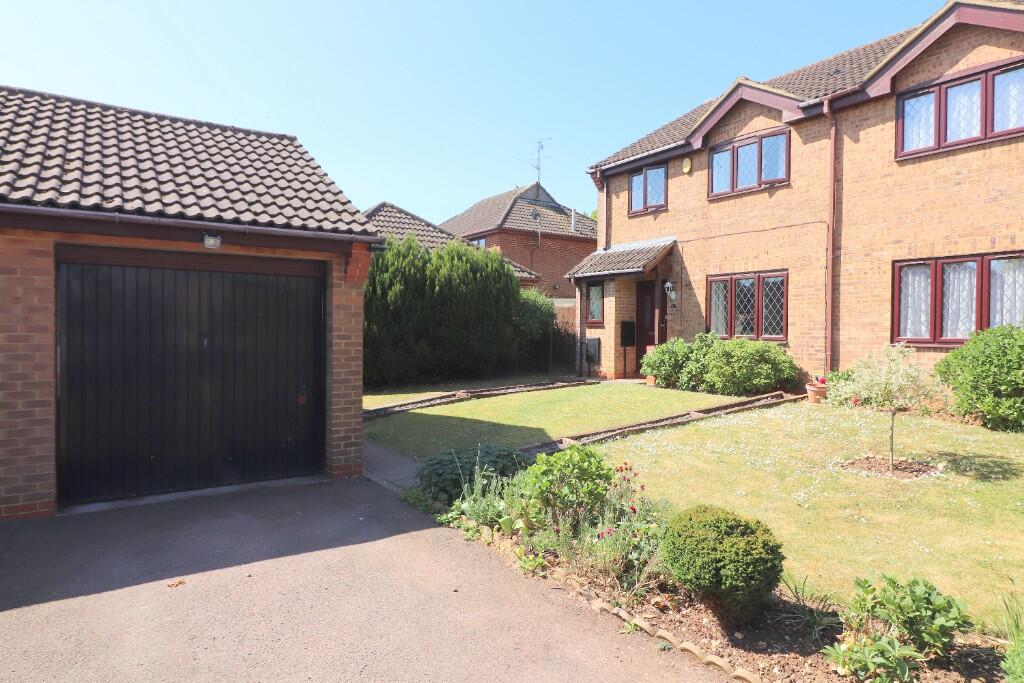 Main image of property: Launton Close, Barton Hills, Luton, LU3 4BF