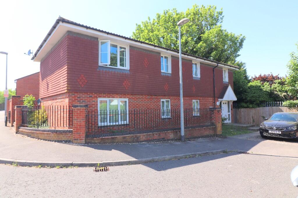 Main image of property: Kiln Way, Dunstable, Bedfordshire, LU5 4GZ