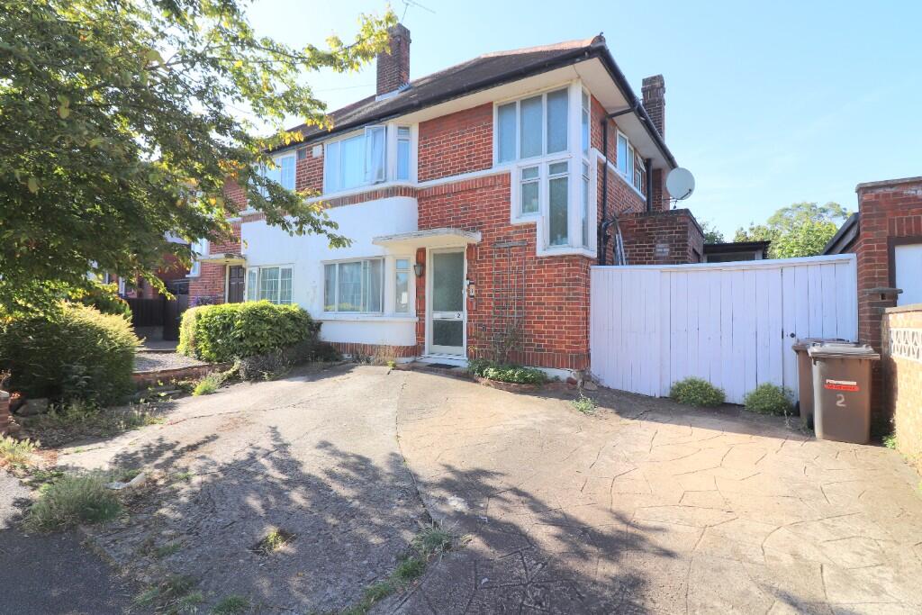 Main image of property: Cranleigh Gardens, Luton, Bedfordshire, LU3 1LT