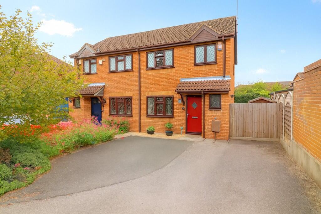 Main image of property: Dexter Close, Barton Hills, Luton, LU3 4DY