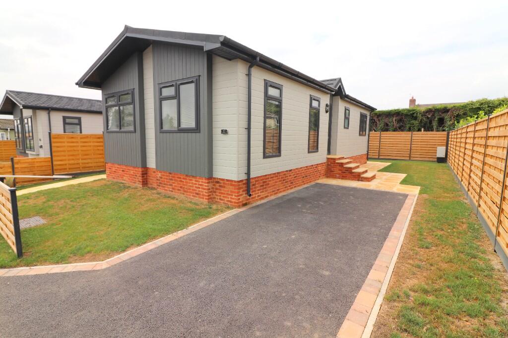 Main image of property: Poplar Farm Mobile Home Park, Castle Hill Road, Totternhoe, LU6 1QH