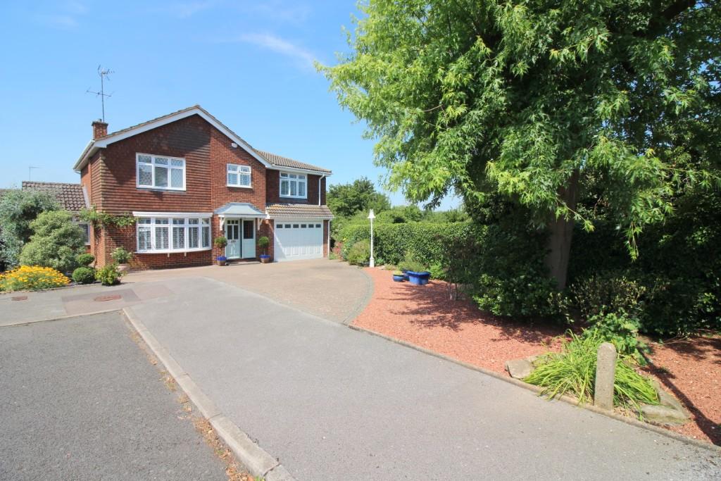 3 bedroom detached house for sale in Turnpike Drive, Luton