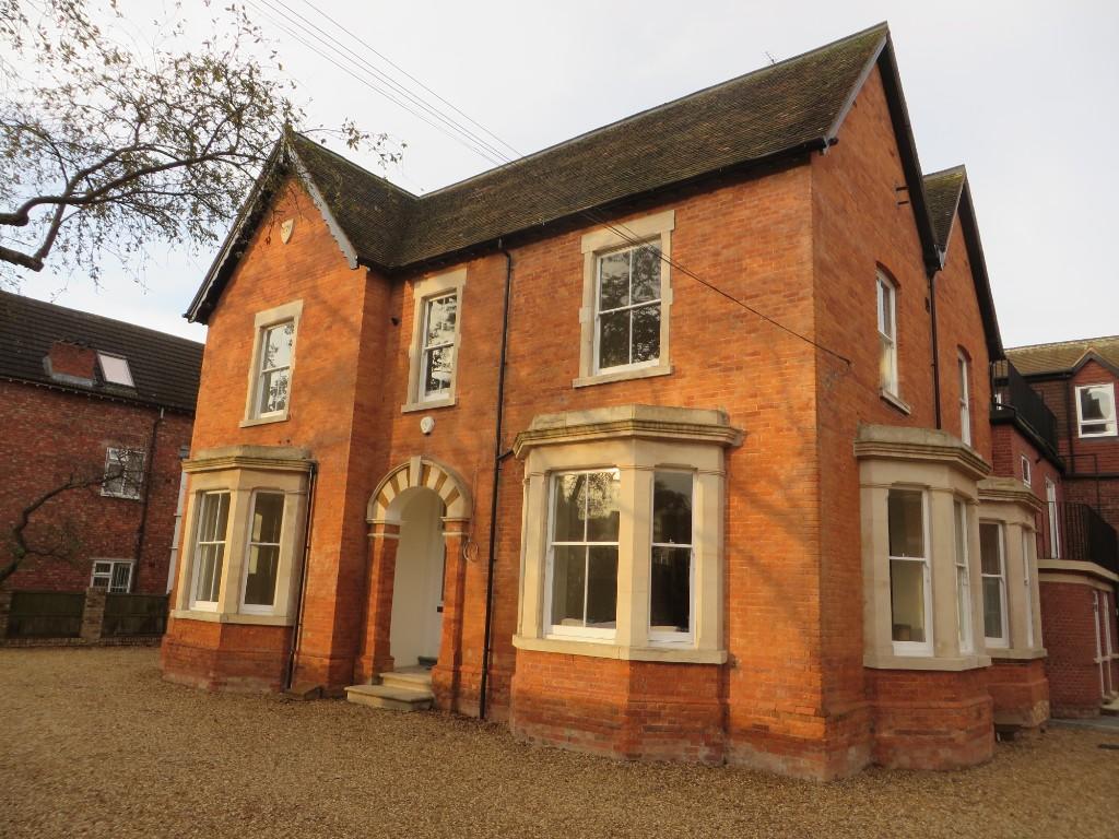 3 bedroom semidetached house for sale in Linden Road, Bedford