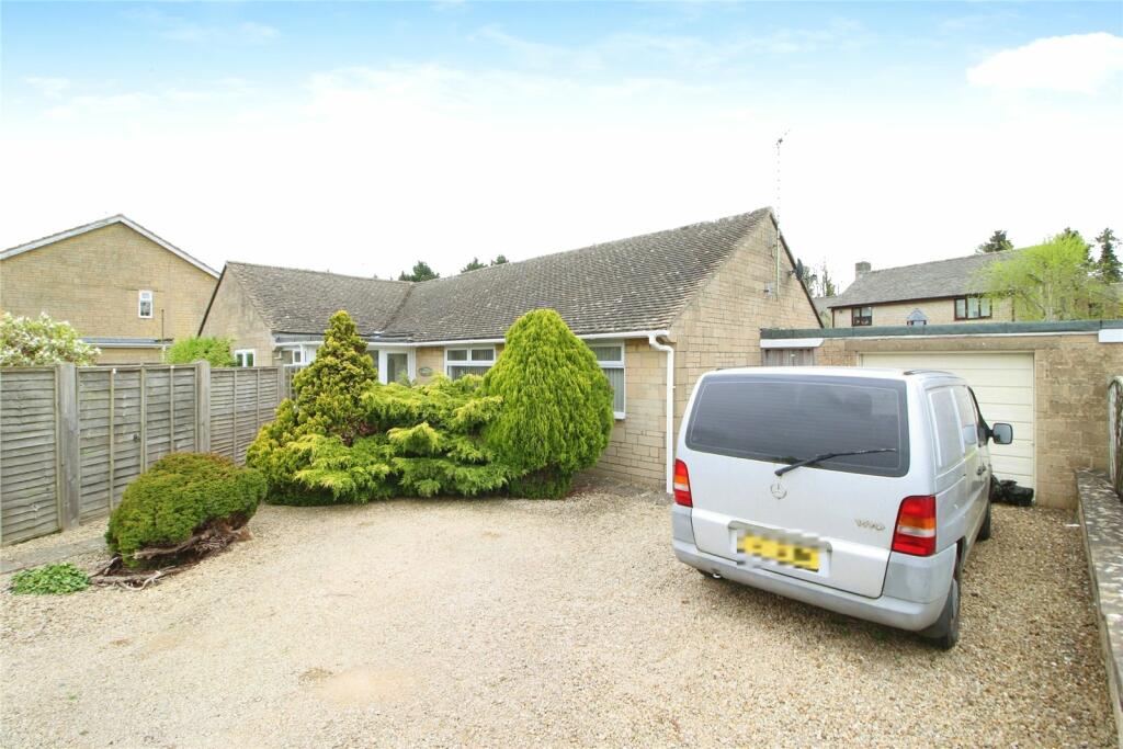 3 bedroom bungalow for sale in Robert Franklin Way, South Cerney
